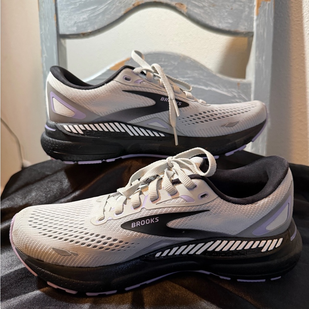 Brooks Adrenaline GTS 23 Gray, Black, and Purple Running Shoes - Picture 3 of 6